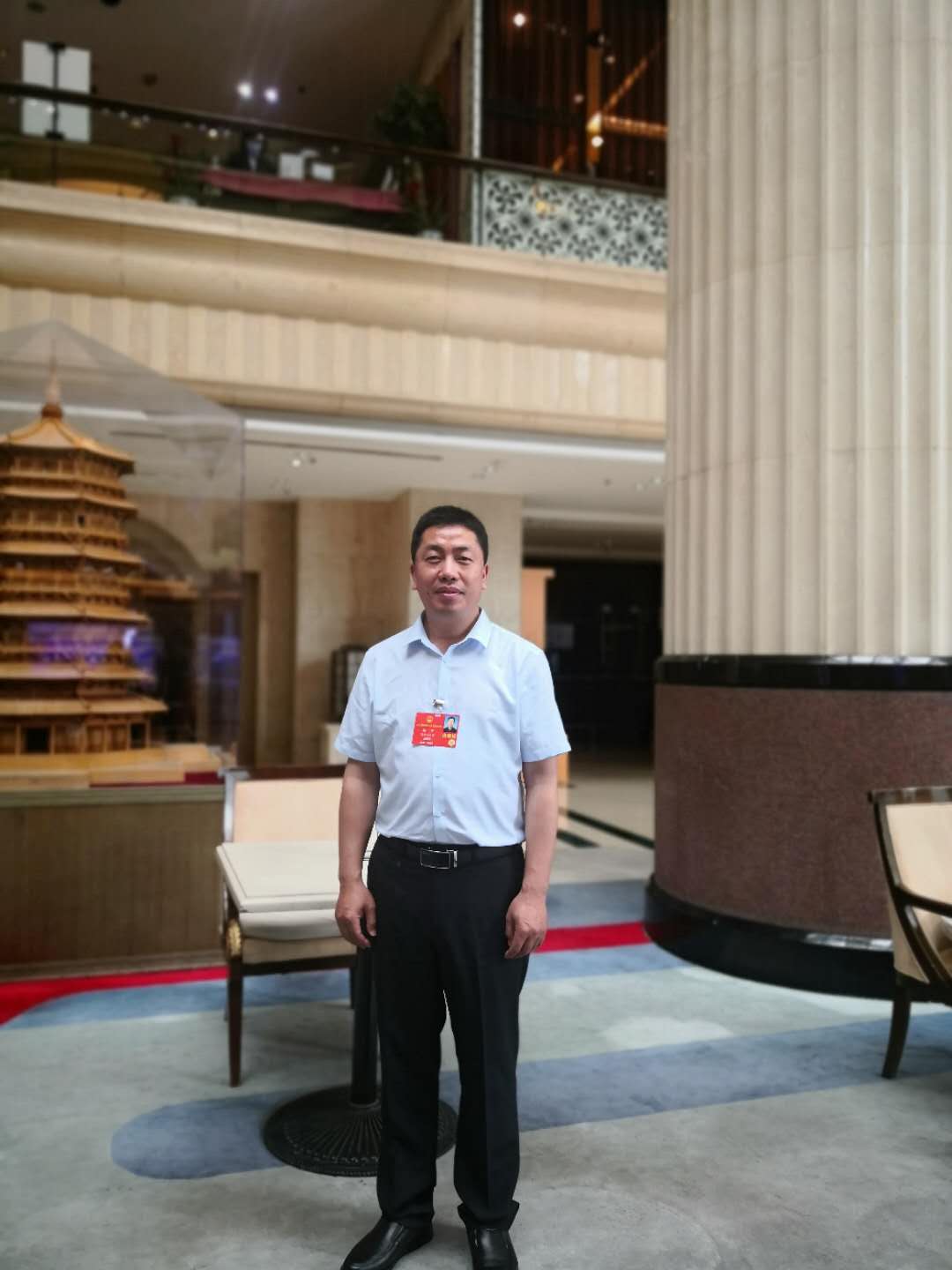 9.全國人大代表、航空工業(yè)陜飛部件廠飛機鉚接裝配鉗工趙平