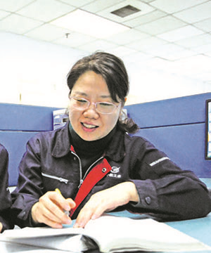 自主創(chuàng)新的航門女將——記航空工業(yè)導彈院總體所首席專家章惠君 自主創(chuàng)新的航門女將——記航空工業(yè)導彈院總體所首席專家章惠君